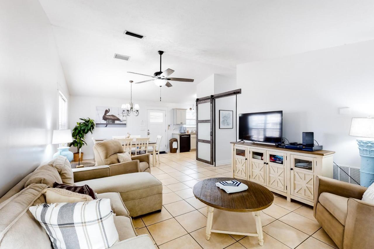 Happy Pelican Panama City Beach Exterior photo